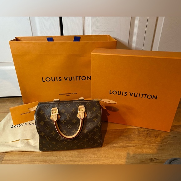 Louis Vuitton Handbags - Speedy 25